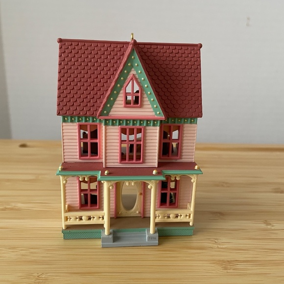 Lot 5 Hallmark Ornaments Nostalgic Houses & Shops 1996-99 NO boxes Halls Station - Picture 2 of 12